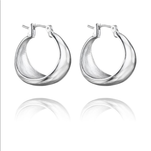 Chloe and Isabel La Lune Sculpted Collar Necklace and Hoop Earrings Set - Picture 11 of 11